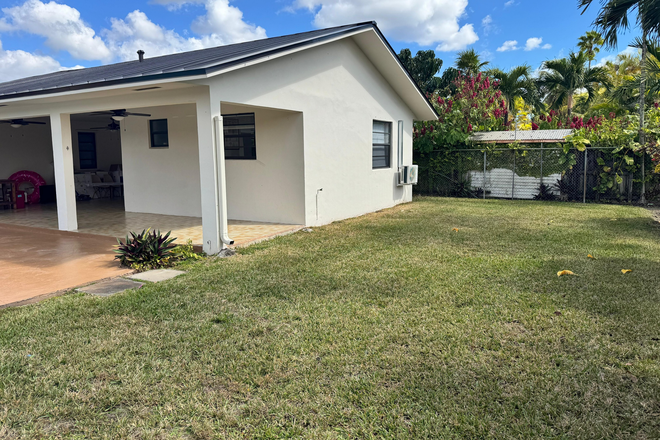Exterior - Quiet, Spacious, and Well Illuminated Efficiency in South Miami for Rent. Annex to private home.