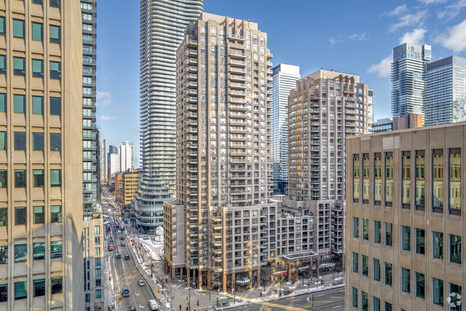 Building - The Bay Club Apartments