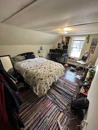 Bedroom (queen size bed) - MOVE IN ASAP - (1 of 2) Private Bedroom in Townhouse , Directly on bus route 31, $750/m + Utilities