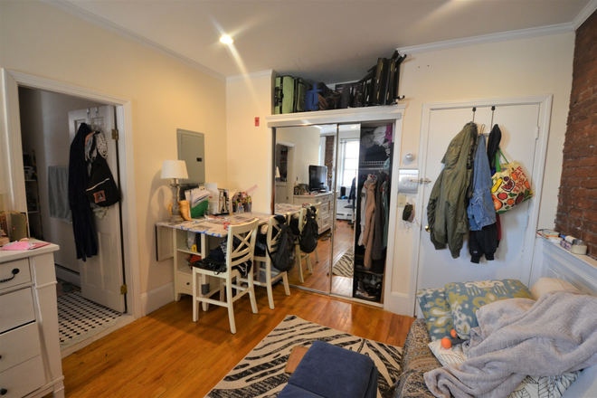 Studio Apartment at 409 Marlborough St. - No Broker's Fee!! Avail 9/1 - Incredibly SPACIOUS Cozy, Gorgeous Studio on Marlborough St.!! Apartments