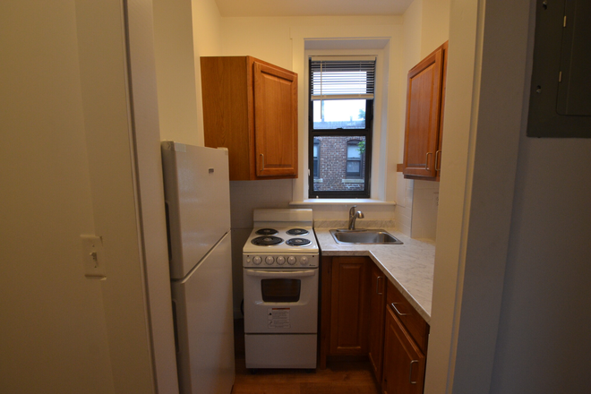 Kitchen - Beautiful 2 Bedroom (1 Bed Split) on St Stephen AVAIL 9/1/25 Apartments