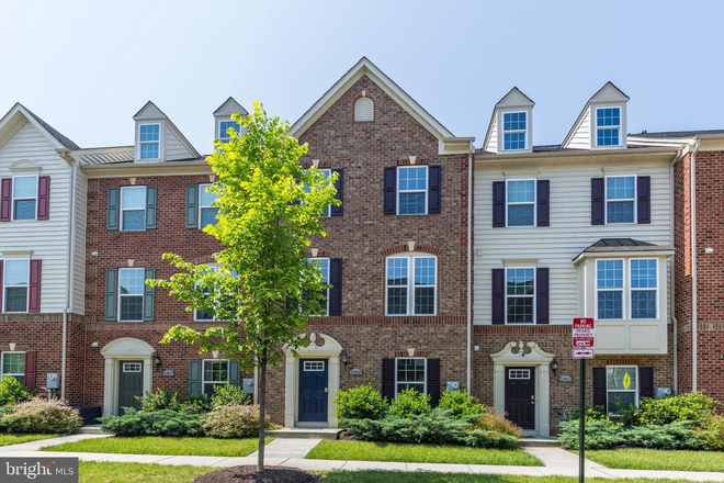 Town House Outside Appearance - Greenbelt Station