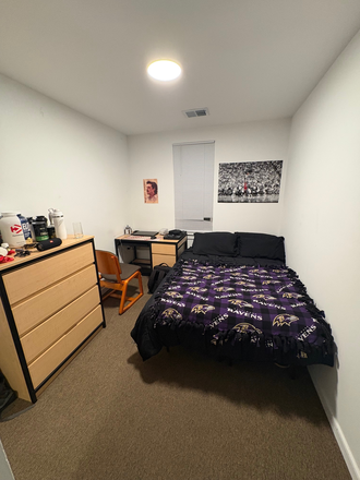 Bedroom - South Campus Commons Building 5 Sublet, Apartment on Campus