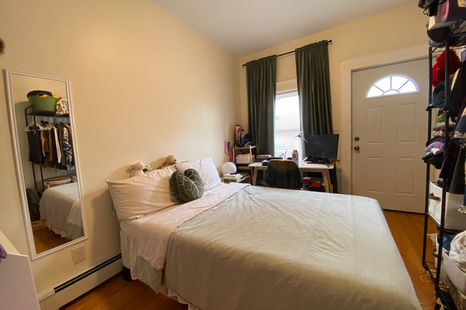 Bedroom - Cozy apartment 15 min walk from MIT