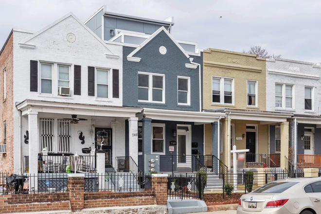 Front - Affordable Student Housing Near H Street Corridor Apartments
