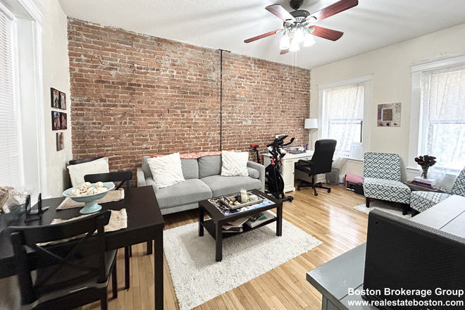 . - 1 BD/1 BA BOSTON APT | HEAT & HOT WATER INCL | AVAILABLE 09/01