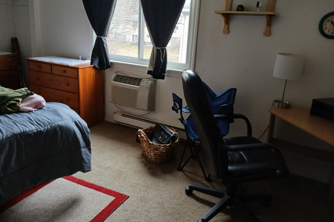  - Room at the The Brook close to campus and bus and center of Amherst