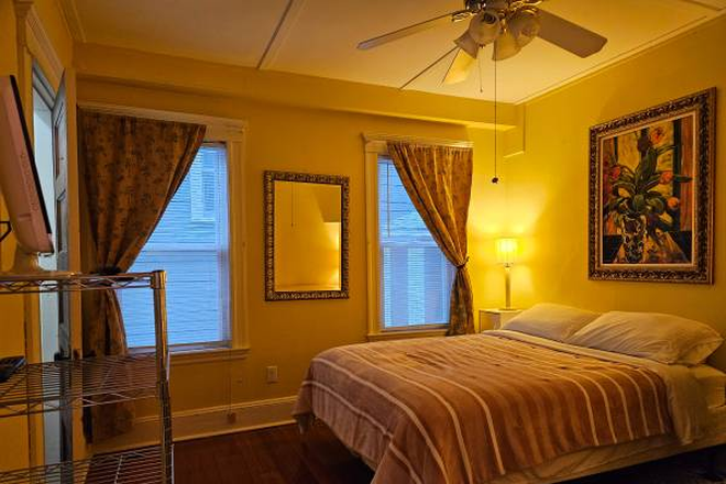 Beautiful furnished RM available June 1st - Davis Tufts Available 6/01 or 9/01 Furnished RM INCL UTilities For Female Apartments