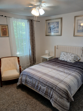 Bed and Ceiling Fan! - STUDIO Apt -$850 w/ Kitchenette & Private Bathroom & Utilities INCLUDED-Freshly Painted & Furnished!