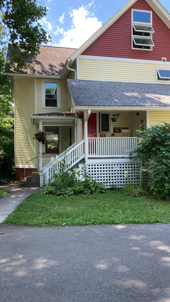 exterior in summer - Apartment in owner-occupied house on quiet street in Amherst Center