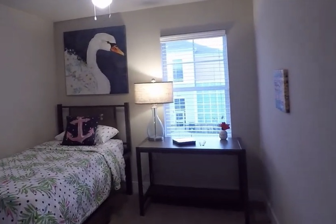 Bedroom - Oasis 6 bedroom in need of one more male roommate Apartments