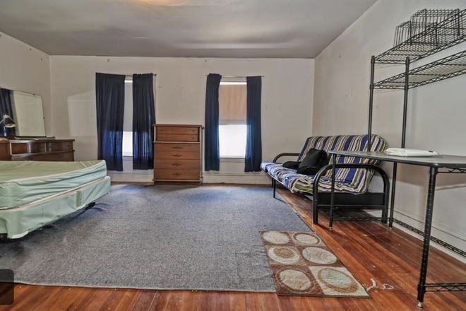 - - 4 BEDROOM APARTMENT NEAR TUFTS JUNE 2027