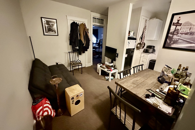 1 - South Campus Undergrad Building on Beacon with Studios, 1 bed, 2 and 3 bed units for 9/1 NO FEE!!