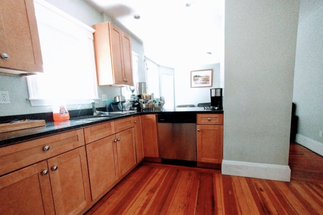 Kitchen - 4 BED 2 BATH GEM RIGHT NEAR TUFTS UNIVERSITY DOWNHILL Apartments