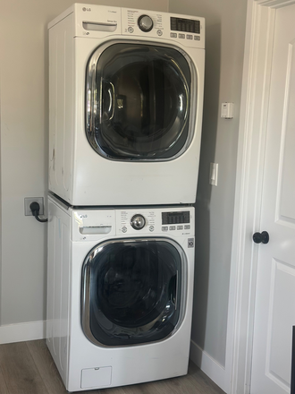  - Richmond Central House, 2 private rooms, shared barthroom one mile from BART