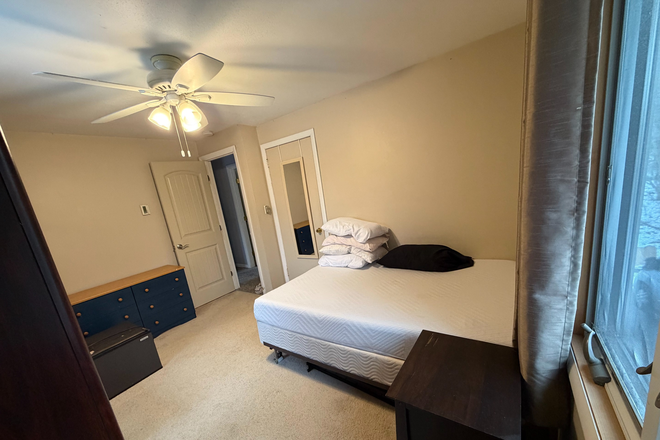 Smaller bedroom - Quiet Nest House