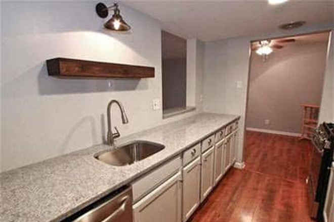 kitchen pt 2 - Glenhardie Apartments in Wayne, close to Cabrini Campus