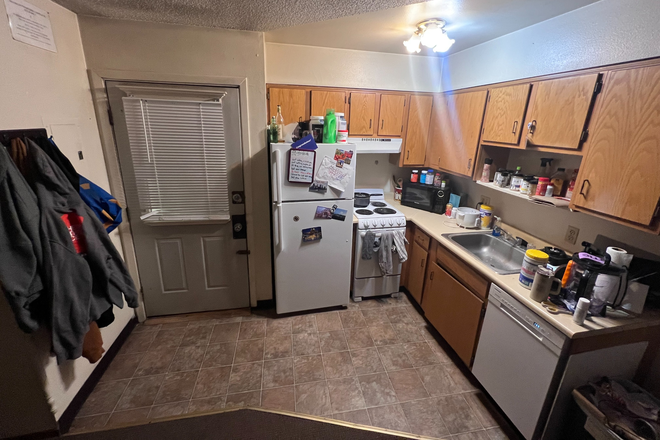 Kitchen - 1135 Pennsylvania Ave, Lease starting January! Apartments