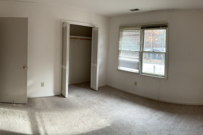 Secondary bedroom for rent - Bedrooms Available in 3x2 S Durham Home - affordable, great neighborhood, available soon
