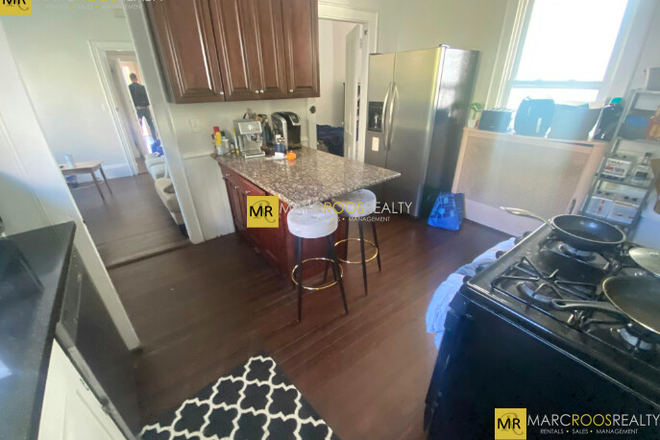 KITCHEN - GREAT FOR TUFTS COLLEGE AVE 4 BED ***JUNE 1 MOVE IN*** CLOSE TO TUFTS Apartments