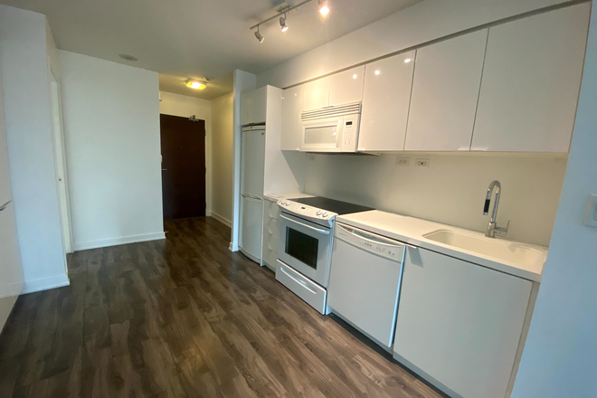Kitchen - STUNNING 2BED Condo 1 BATH – Entire Unit (No Sharing) | Downtown | Near UofT | June 1