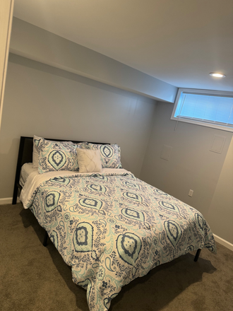 Basement bedroom - 3 bed 3.5 bath Luxurious Home