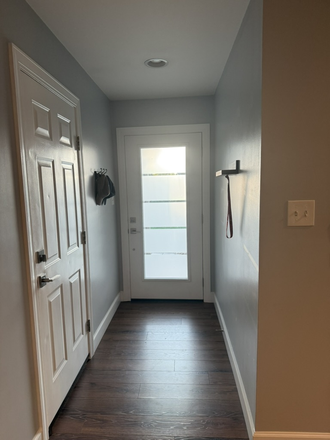 front hallway - House 10 minutes from UT campus