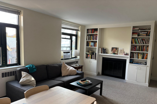 Living room and dinning room - Botanic Gardens