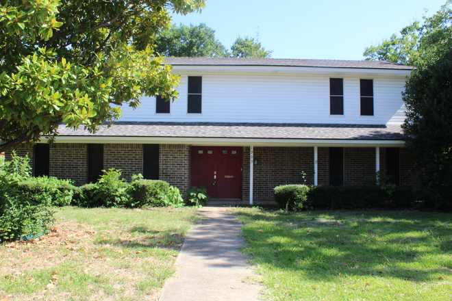 Outside view - House close to UTD. Renovated and waiting for new tenants