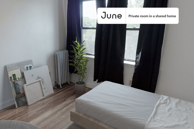  - Private bedroom in 4 bed/2 bath Home