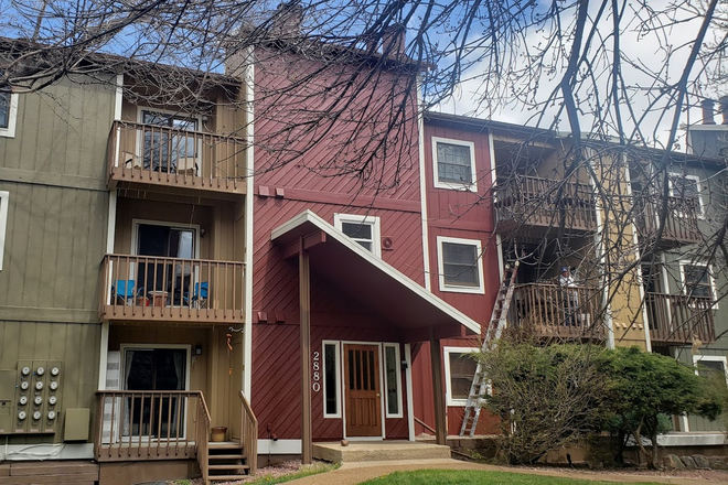 Outside View - 1 Bed 1 Bath Apartment (Available Now)