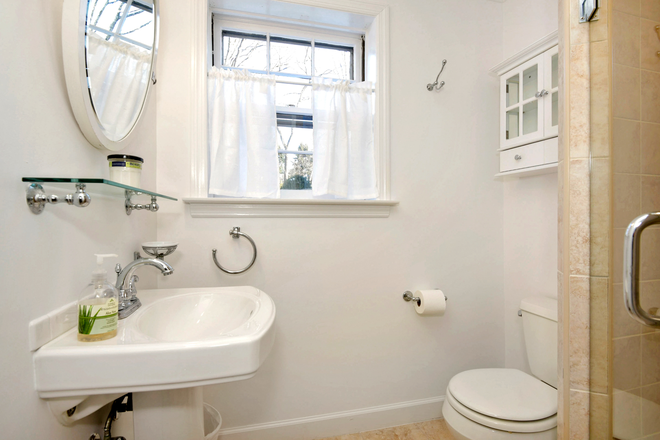 Bathroom - Studio apt-Mercer St-Princeton