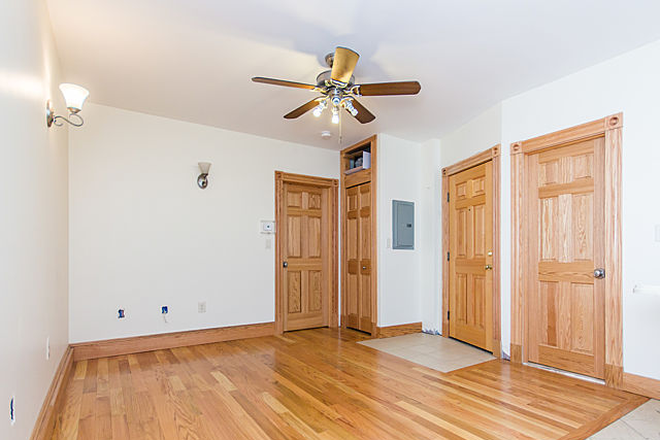 Living Space - Beacon Hill 1 Bed Phillips St Apartments