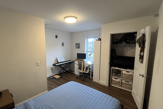 Available bedroom - Room in Apartment with 3 other guys at 308 Main St