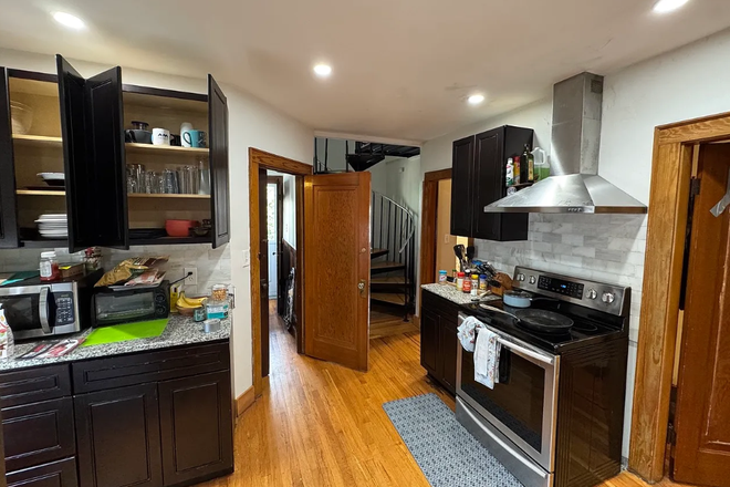 Call NOW for showings! 617-236-8600 - RENFREW ST - *NO FEE* LRG UNIQUE 3BR/1BA BY TUFTS AVAIL *6/1/2027* W/ PRKNG INC, LNDRY IN BLDNG! Apartments