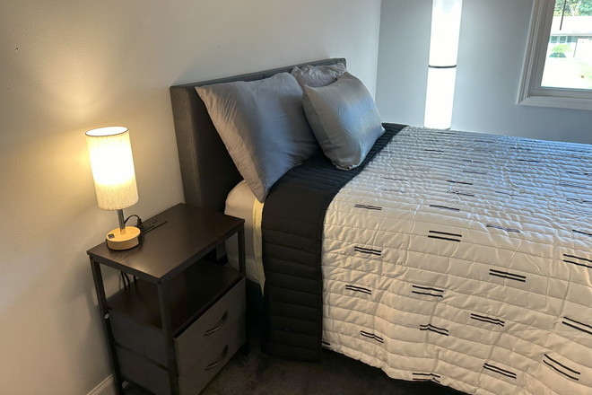 Bedroom 1 - Room for rent in shared home - short drive to campus!