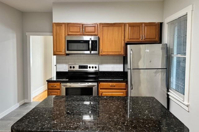 kitchen - 2 bed with in unit laundry and AC. Walk to campus.