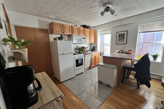 Kitchen - 2 Bed on Hanover in the North End, ALL UTILITIES INCLUDED! Available Sept 1st! Apartments