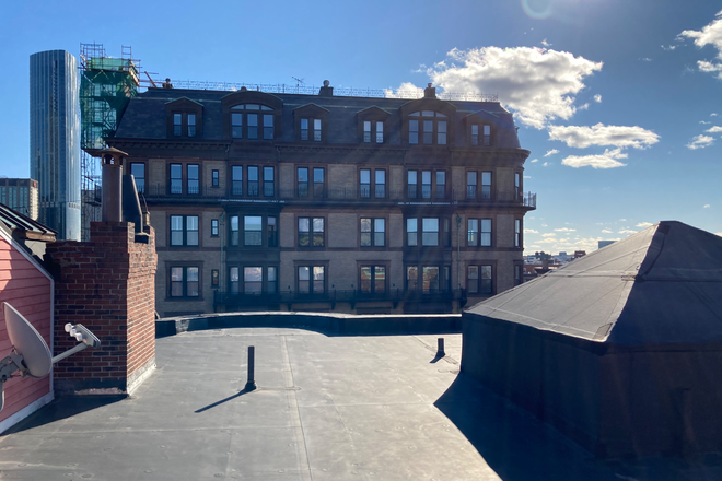 . - PENTHOUSE! 2Bed 1BA in Marlborough St- Easy Commute!Avail 9/1