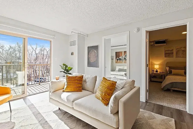Living room. - Apartment Close to Campus