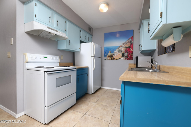 replaced the fridge with a stainless steel one - 2 bedroom house near UofA (washing machine in house, near Cat Tran)