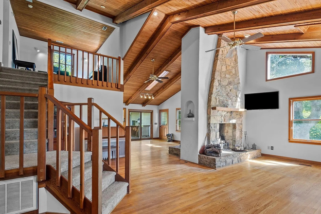 View of main living area - 🏡 3BR/3BA Charming House on 1.5 Ac | Chapel Hill Schools | 10 Mins to UNC | Views of Horse Farm 🐴