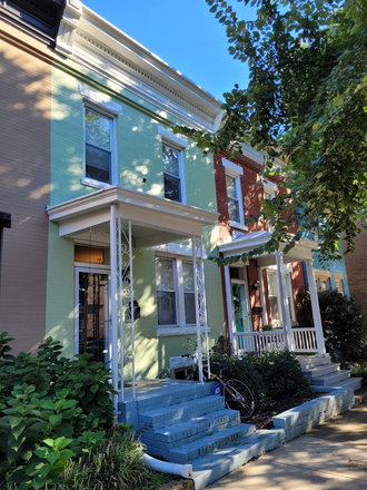 STREET VIEW - 3 BR 2.5 Bath Townhouse in The Fan Ideal for 3 medical students Finished basement backyard deck AC