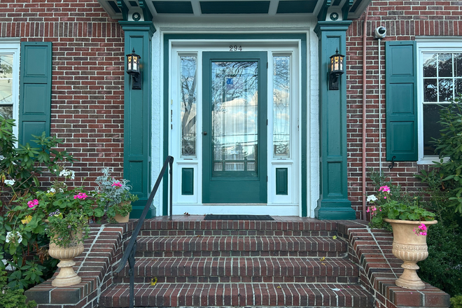 Front entrance - Spacious 2-Bedroom Apartment with Bonus Room | Utilities Included | Prime East Side Location