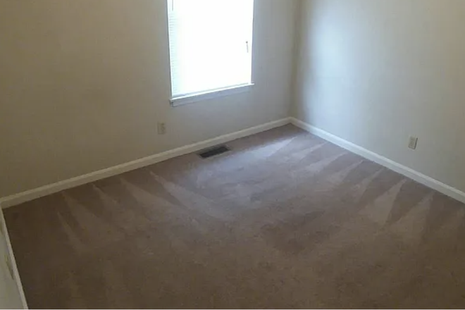 One of the Bedrooms - Pheasant Run Townhouses, bus stop close, behind the food lion