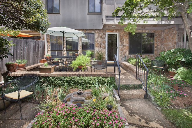courtyard - The Glen Condominiums