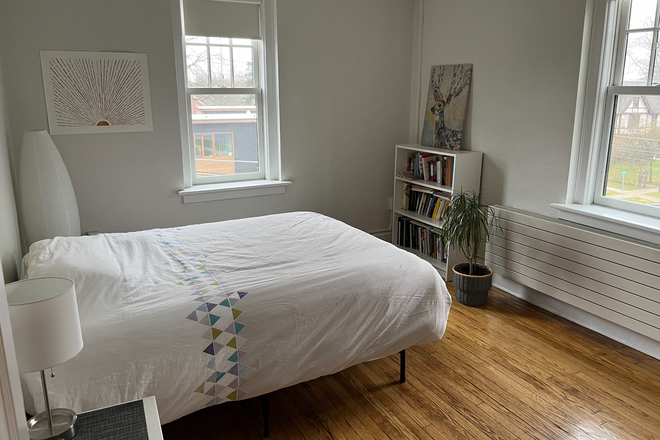 Bedroom - Summer sublet:Furnished 1BR apt for PU Faculty/Staff affiliate only-Prospect Ave-Princeton