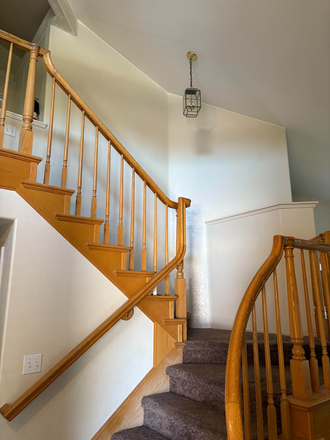 stairs - 4Bed 3 Bath House close to campus