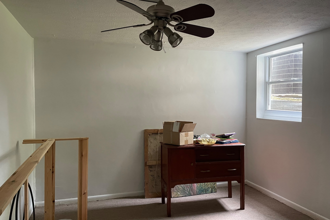 bedroom, now fully furnished with new carpet floor - family house