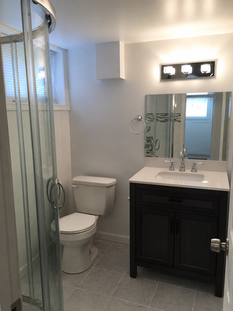 Master Ensuite Bathroom - 2 bedroom and 2 full bath Apartment - 5 minutes drive to campus, short walking distance to met